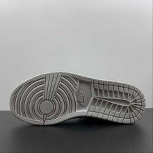 Cargar imagen en el visor de la galería, Air Jordan 1 Low SE Iris Whisper Sail-Worn Blue DQ4151-500