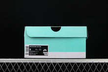 Cargar imagen en el visor de la galería, SB Dunk Low TRD Beige White Jade AR0778-006