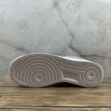 Cargar imagen en el visor de la galería, Air Force 1 High Pack Light Cream Alligator