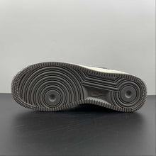 Cargar imagen en el visor de la galería, Air Force 1 07 LV8 Beige Grey DD8959-701