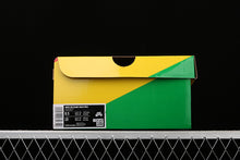 Cargar imagen en el visor de la galería, SB Dunk High Pro Black Yellow