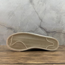 Cargar imagen en el visor de la galería, Blazer Mid 77 White Atomic Pink