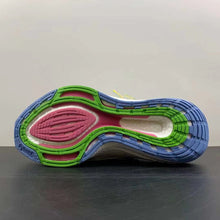 Cargar imagen en el visor de la galería, Adidas UltraBoost 22 White Light Yellow