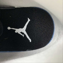 Cargar imagen en el visor de la galería, Air Jordan 1 Mid Black White DR9495-001