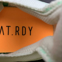 Cargar imagen en el visor de la galería, Adidas UltraBoost 22 White Light Green GX8087