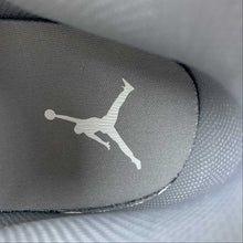 Cargar imagen en el visor de la galería, Air Jordan 1 Mid Neutral Grey White 554724-135