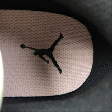 Cargar imagen en el visor de la galería, Air Jordan 1 Low “Made With Love” Grey Brown 553558-062
