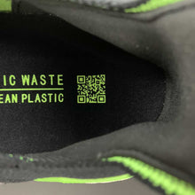 Cargar imagen en el visor de la galería, Adidas UltraBoost 22 Black White Green GX6640