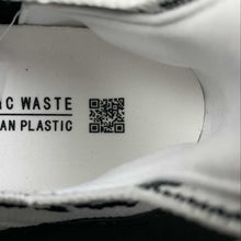 Cargar imagen en el visor de la galería, Adidas UltraBoost 22 White Black Grey GX5573