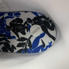 Cargar imagen en el visor de la galería, Blazer Mid 77 SE “Sisterhood” White White Hyper Royal CZ4627-100