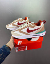 Cargar imagen en el visor de la galería, Air Max Dawn Gym Red Sanddrift DQ4976-161