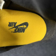 Cargar imagen en el visor de la galería, Air Jordan 1 Retro High OG Taxi Black-Sail 555088-711