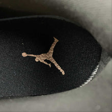 Cargar imagen en el visor de la galería, Air Jordan 1 Low Black Gold 554723-032