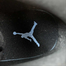 Cargar imagen en el visor de la galería, Air Jordan 1 Low University Blue Black-White 553558 403