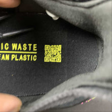 Cargar imagen en el visor de la galería, Adidas UltraBoost 22 Black Sky Blue Yellow GV8829