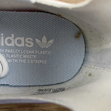 Cargar imagen en el visor de la galería, Adidas NMD V3 OG Cloud White Blue Red GX3379