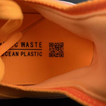 Cargar imagen en el visor de la galería, Adidas UltraBoost 22 Vibrant Orange Black Milk HR1029