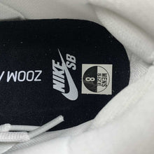 Cargar imagen en el visor de la galería, SB Dunk Low PRO Medium Grey Black-White