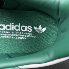 Cargar imagen en el visor de la galería, Adidas Samba OG Collegiate Green Gum HP7902