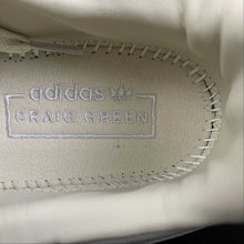 Cargar imagen en el visor de la galería, Adidas C. G. Scuba Stan Gobi Gobi Talc GW6759