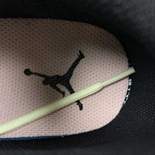 Cargar imagen en el visor de la galería, Air Jordan 1 Low “Made With Love” Brown Grey 553558-062