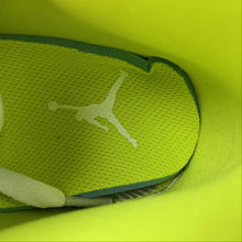 Cargar imagen en el visor de la galería, Air Jordan 1 Mid White Atomic Green White (2022) BQ6472-131