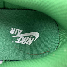 Cargar imagen en el visor de la galería, Air Jordan 1 Retro Low OG SP “Travis Scott” Green Hook LV Barb DM7866-885