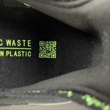 Cargar imagen en el visor de la galería, Adidas UltraBoost 22 Black Green Yellow