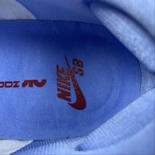 Cargar imagen en el visor de la galería, SB Dunk Low PRM Valor Blue Team Maroon