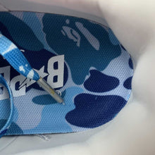 Cargar imagen en el visor de la galería, BAPE STA White Camouflage Blue