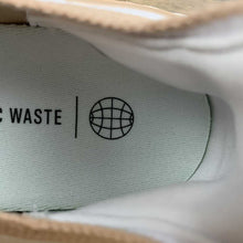 Cargar imagen en el visor de la galería, Adidas UltraBoost 22 MADE WITH NATURE White Pink GX8072