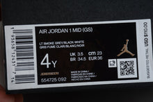 Cargar imagen en el visor de la galería, Air Jordan 1 Mid (GS) Lt Smoke Grey-Black-White
