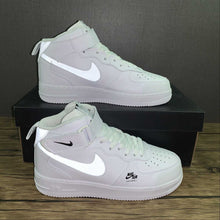 Cargar imagen en el visor de la galería, Air Force 1 07 Mid Premium White Black CU3088-606
