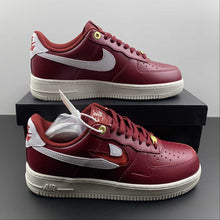 Cargar imagen en el visor de la galería, Air Force 1 07 Low Premium Logo History Team Red DZ5616-600
