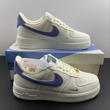 Cargar imagen en el visor de la galería, Air Force 1 07 Low Beige Blue Metallic Gold MN5696-209
