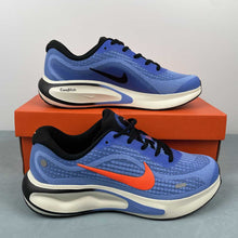 Cargar imagen en el visor de la galería, Nike Journey Run Deep Royal Astronomy Blue Pale Ivory Hyper Crimson FN0228-400
