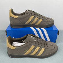 Cargar imagen en el visor de la galería, Adidas Gazelle Indoor Cargo Brown Golden Beige Cloud White JQ8386
