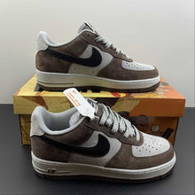 Cargar imagen en el visor de la galería, Akira x Air Force 1 07 Low Mocha Black Gray DC3366-323
