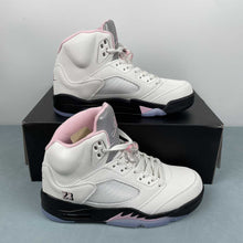 Cargar imagen en el visor de la galería, Air Jordan 5 Retro Medium Soft Pink HQ7978-102
