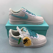 Cargar imagen en el visor de la galería, Tiffany &amp; Co. x Air Force 1 07 Low SP Friends and Family Off-White DZ1382-211

