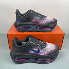 Cargar imagen en el visor de la galería, Nike Vomero Premium Differentiated Black Grey FN8453-029
