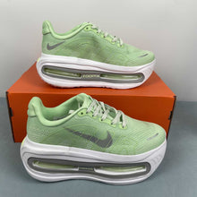 Cargar imagen en el visor de la galería, Nike Vomero Premium Lt Jade FN8453-023
