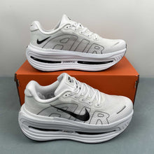 Cargar imagen en el visor de la galería, Nike Vomero Premium White Black HQ2050-002
