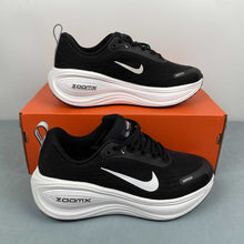 Cargar imagen en el visor de la galería, Nike Zoom Vomero PLUS Black White HV8150-002
