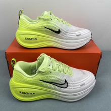 Cargar imagen en el visor de la galería, Nike Zoom Vomero PLUS White fluorescent Green IM2038-038
