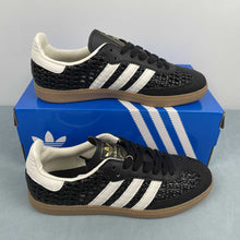 Cargar imagen en el visor de la galería, Adidas Samba OG Basketweave Black HQ9282
