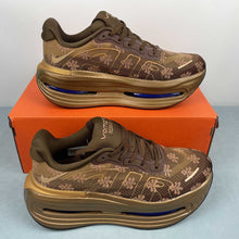 Cargar imagen en el visor de la galería, Nike Vomero Premium Flat Stout Cacao Wow Team Royal IQ0028-200
