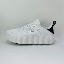 Cargar imagen en el visor de la galería, Nike Mind 002 White and Black Silver Hook HQ4308-004
