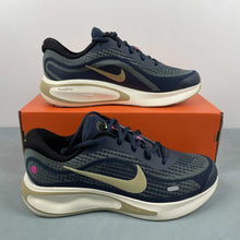 Cargar imagen en el visor de la galería, Nike Journey Run Armory Navy Green Strike Pale Ivory Desert Khaki FN0228-403
