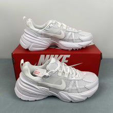 Cargar imagen en el visor de la galería, Nike V2k Run All White HQ1512-100
